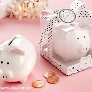 ไอเดียของชำร่วยกระปุกออมสิน Piggy ออมรักใส่หัวใจกันทุกวัน